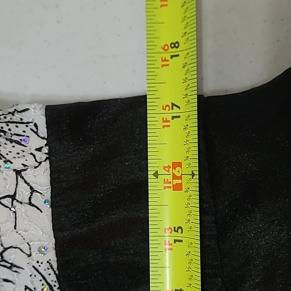 R & M Collection Black & White Ruffled sleeveless party dress size 16 - Picture 11 of 12